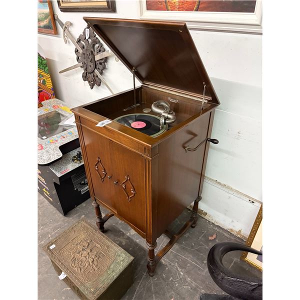 New Brunswick Mahogany Cabinet Record Truntable Stereo Cabinet