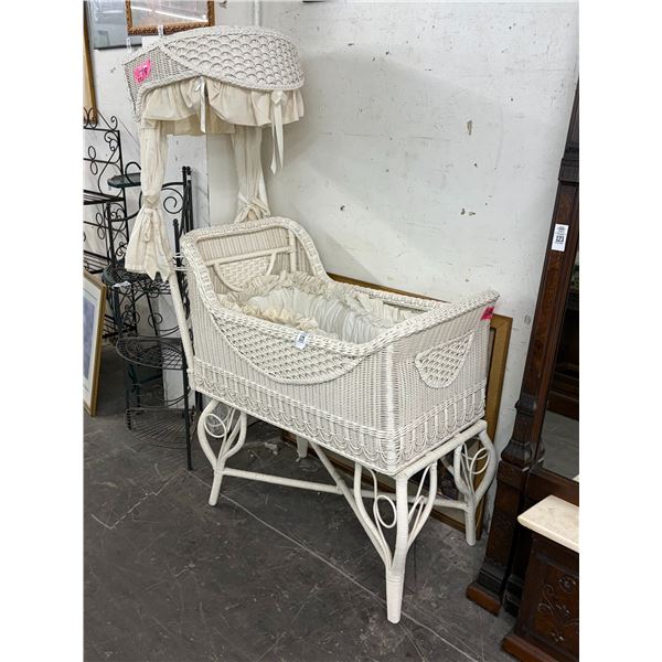 Wicker Bassinet w/Upper