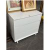 Image 2 : White Laquer 3 Drawer Chest