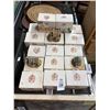 Image 1 : 17-Lilliput Lane Collector House w/Box - 17 X $