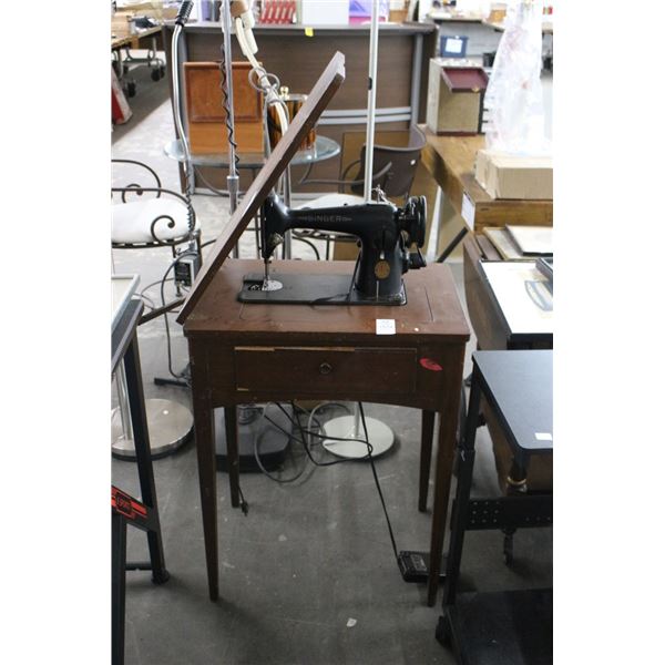 Singer Vintage Sewing Machine w/Table