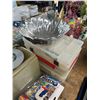 Image 5 : Fast Sort Change Counter, Cut Board Set, Organizer Bins, Wall Hooks, Bowl
