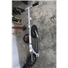 Image 1 : Razor White Large Wheel Scooter