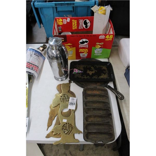Cast Bake Pans, Glass Oriental Décor, Pitcher, Glassware
