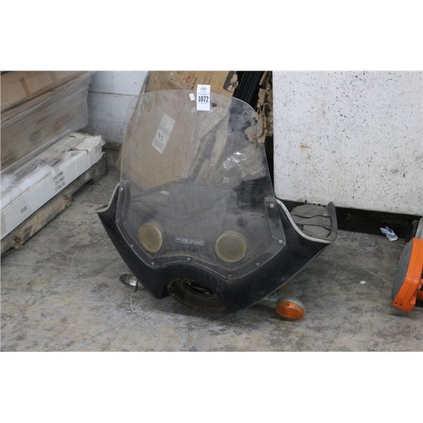 Vetter Motorcycle Windshield w/Surround, Radio Kit