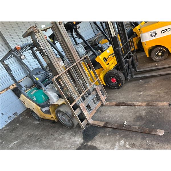 Komatsu  FG25T16  5K  LB  Cap  LP  Cushion Tire Forklift, Triple, Mast, Side Shift, Shows
