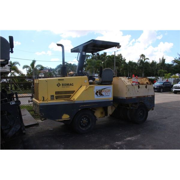 2014 Bomag  BW11RH-5  DSL Articulating Rubber Tire Roller w/Canopy