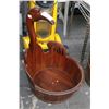 Image 1 : Swan Carved Wooden Bucket