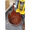 Image 2 : Swan Carved Wooden Bucket