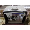 Image 2 : White Sewing Machine w/Case