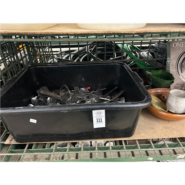 Bus Pan w/Utensils, Décor - Top Shelf