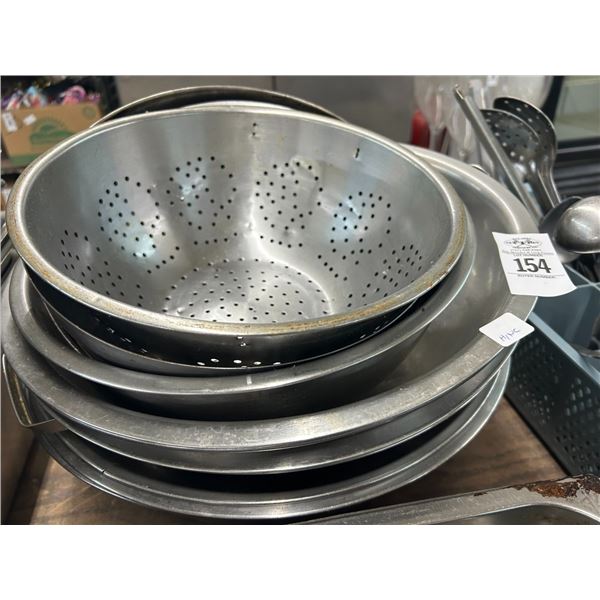 Asst Mixing Bowls 10, Collander