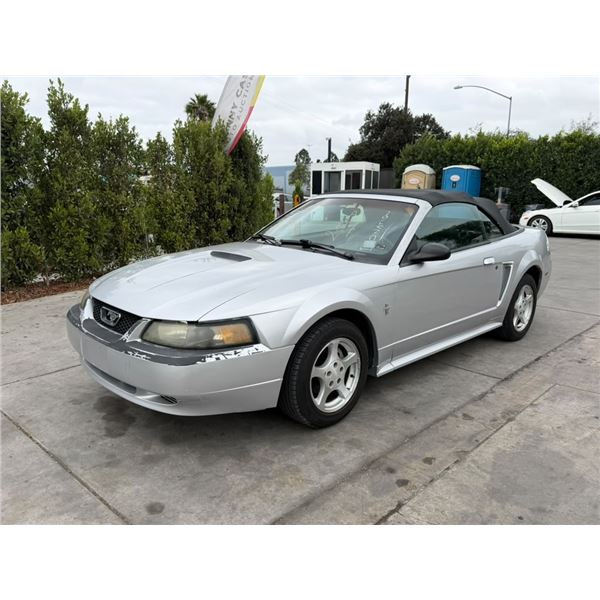 FORD  MUSTANG 2002 T-DONATION