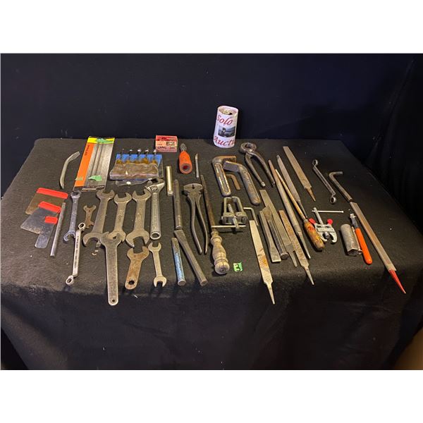 Large assorted lot of hand tools