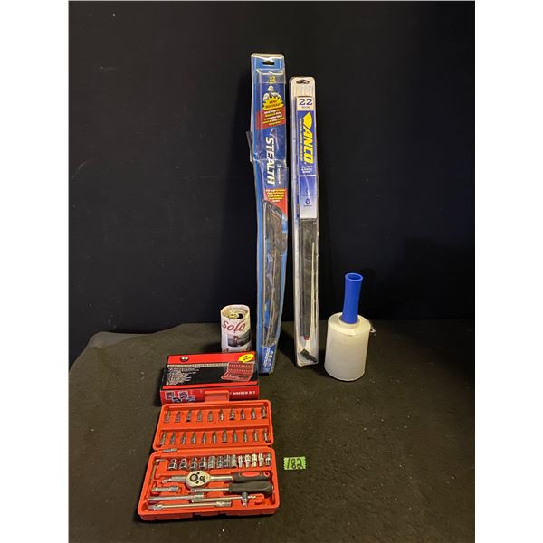 Hand tool set and windshield wiper blades