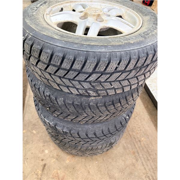 HANKOOK 205/70R15 965 PIKE R601 on rims