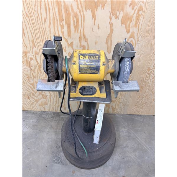 DeWalt 8" bench grinder Mono DW758