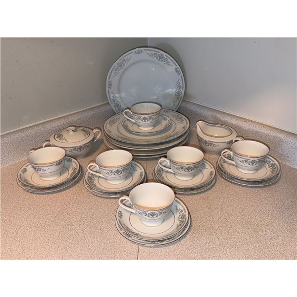 Banbury Inn Fine China Dinnerware Set from Japan, Service for Six