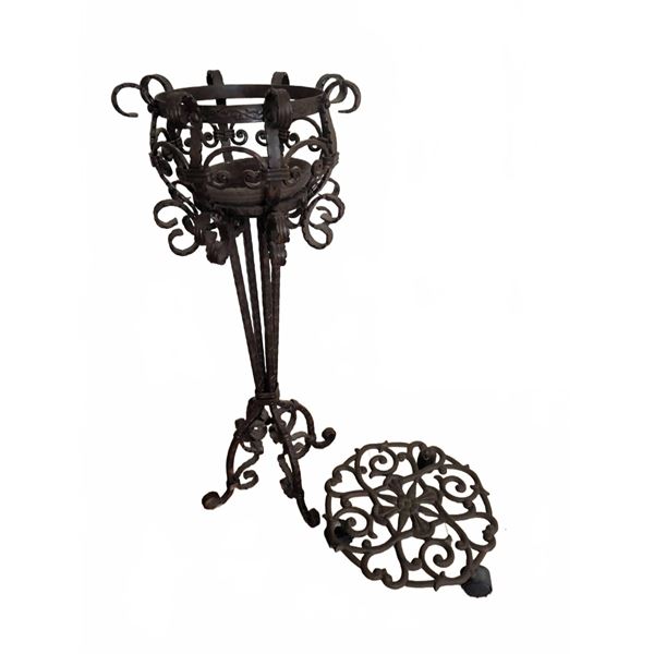 Wrought Iron Plant Stand with Decorative Rolling Trivet