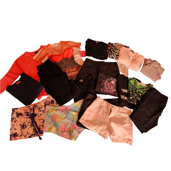 Ladies Size M Clothing Lot Including Jeans, Tops, Shorts, and Sweaters (7 Items)