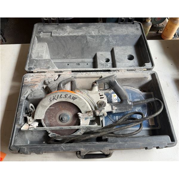 Skilsaw 77 Corded Worm Drive Circular Saw in Hard Case