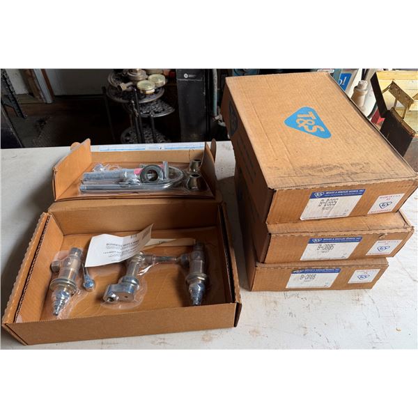 Qty 4 T&S Brass and Bronze Works B-0885 Lavatory Faucet Assemblies New in Boxes