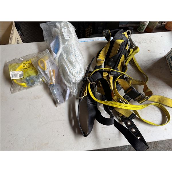Multiple Safety Gear: Full-Body Safety Harness, Rope Lifeline, Hardware, etc
