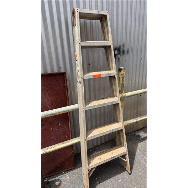 Metal 6' Step Ladder