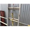 Image 8 : Metal Round-Rung Extension Ladder