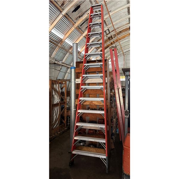 Titan 4014 Fiberglass 14' Step Ladder