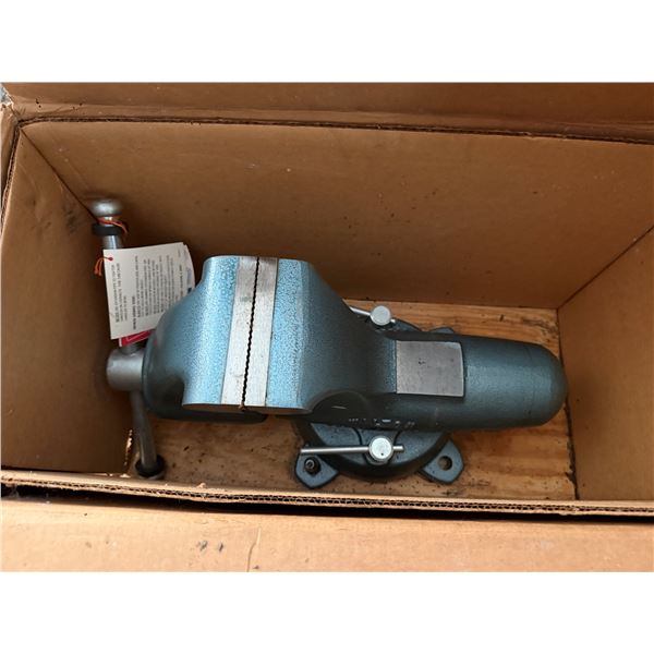 Walton Industrial Pipe & Bench Vise