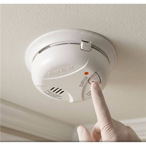 First Alert Smoke Alarm with 9V Battery
