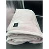 Image 2 : Kate Spade New York Pink Throw Blanket