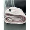 Image 5 : Kate Spade New York Pink Throw Blanket