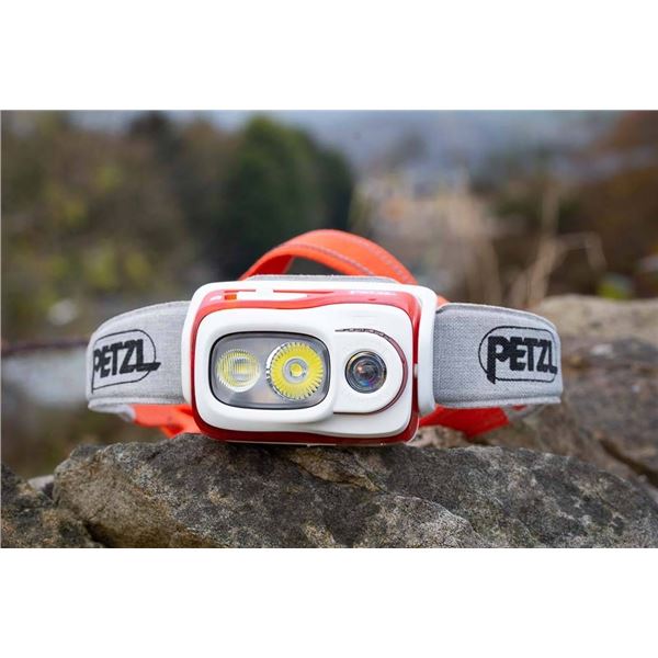Petzl Swift RL Rechargeable Headlamp 900 Lumens