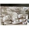Image 3 : Maison Neuve Ridge 40pc Bone China Dinnerware Set