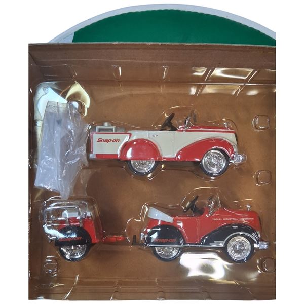 NIB Snap-On pedal car set, tanker and car with trailer, box is 7.5"x6"