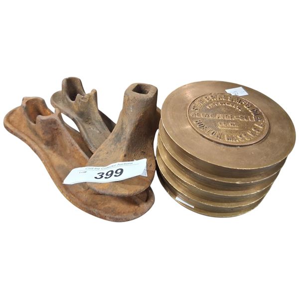 4 vintage scale weights & cast iron cobbler shoe lasts