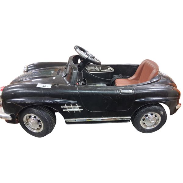 Mercedes Benz electric car with remote, kiddie car, working, has power charging cord, 45"