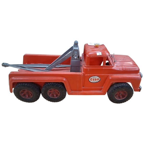 Large Esso plastic wrecker truck, late 60s 20.5" long