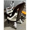 Image 2 : CHAIR