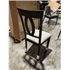 Image 2 : CHAIR