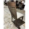 Image 2 : CHAIR