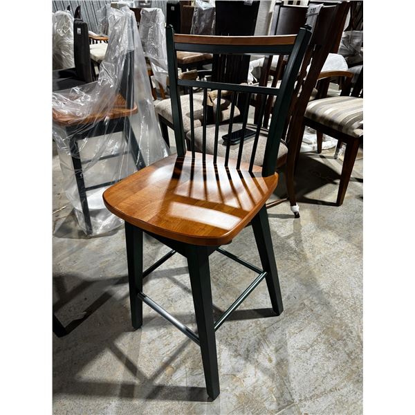 BAR STOOL WITH SWIVEL SEAT