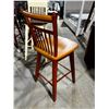 Image 2 : BAR STOOL WITH SWIVEL SEAT