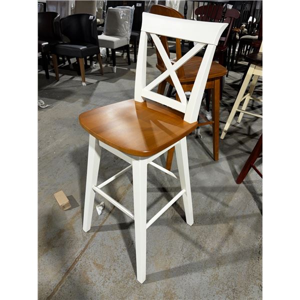 BAR STOOL WITH SWIVEL SEAT