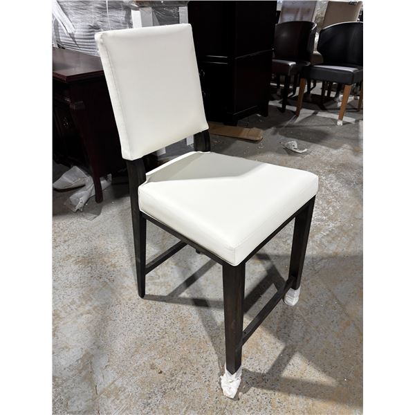 BAR STOOL WITH SWIVEL SEAT