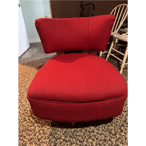1950s Red Swivel Lounge Chair with Wooden Legs