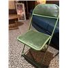 Image 8 : Antique Green Metal Folding Card Table With Two Matching Chairs