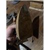 Image 4 : Eldecoe Cast Iron Sad Iron With Wooden Handle